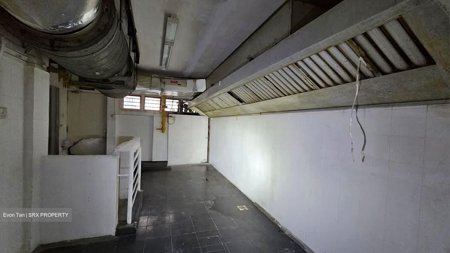 Upper Dickson Road (D8), Retail #569605161